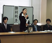 記者会見の様子