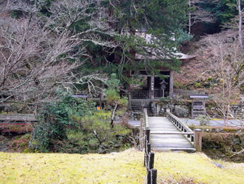 峰定寺の山門(12月～３月は山門)